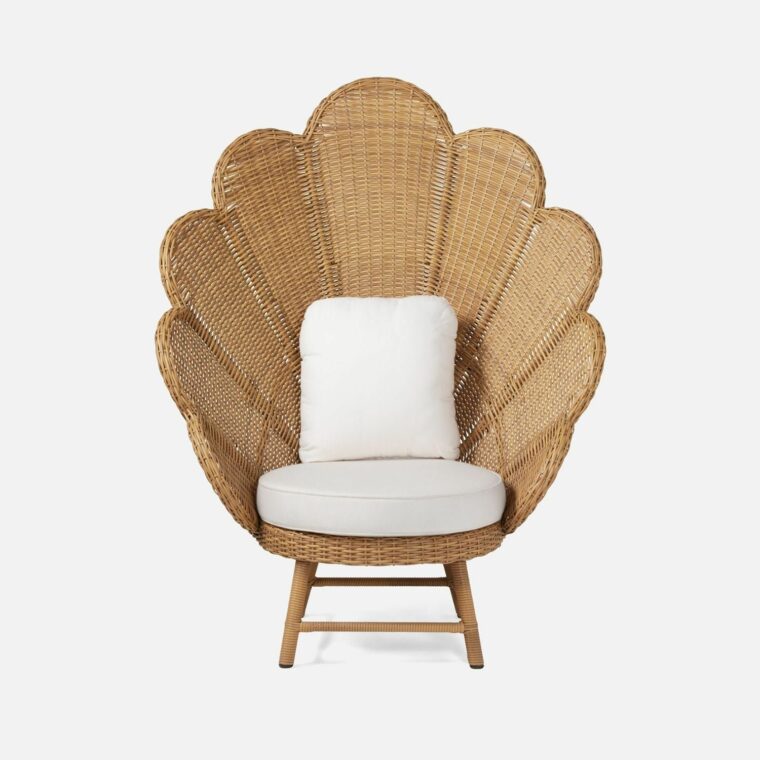 Outdoor Scalloped Back Faux Rattan Lounge Chair