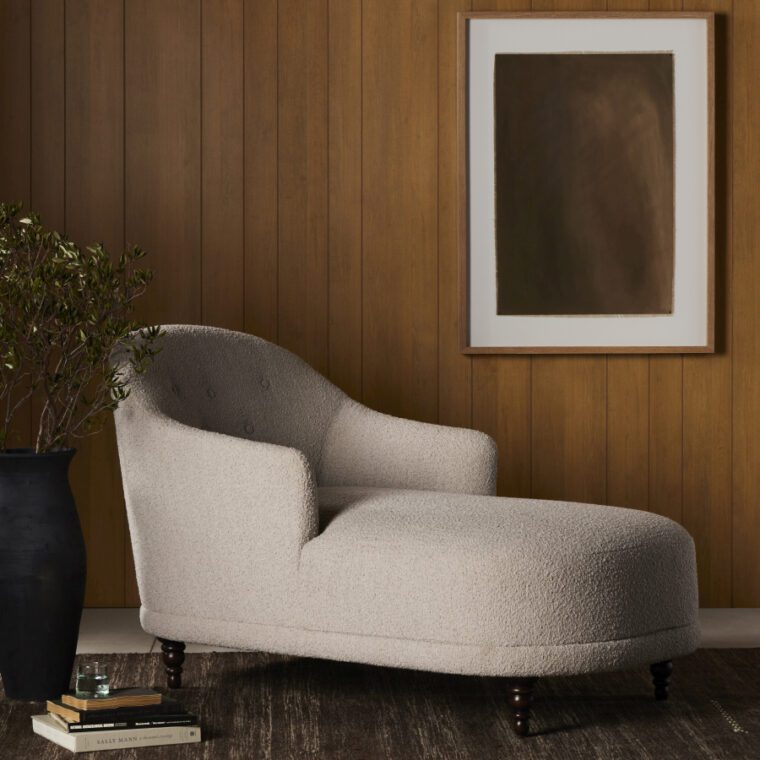 Modern Chaise Lounge with Turned Legs