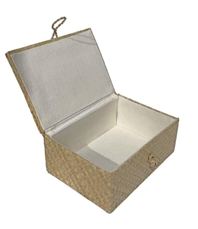 Vintage Woven Raffia Hibiscus Box - Image 2