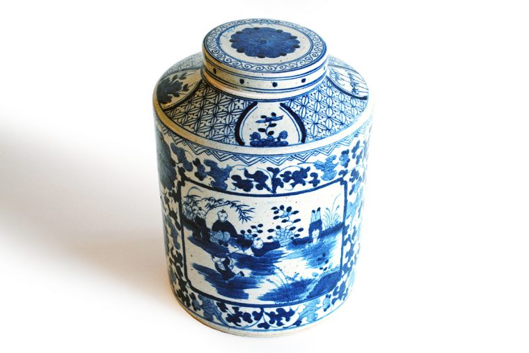 Blue and White Porcelain Tea Jar - Image 3
